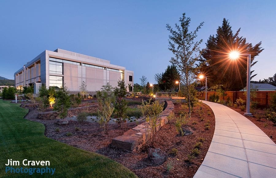 1044081_645979458764424_183076601_n